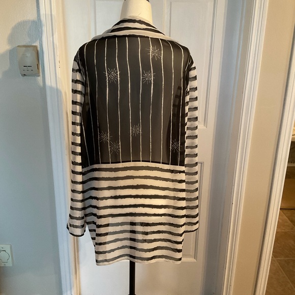 Long… sheer cover - Picture 2 of 3